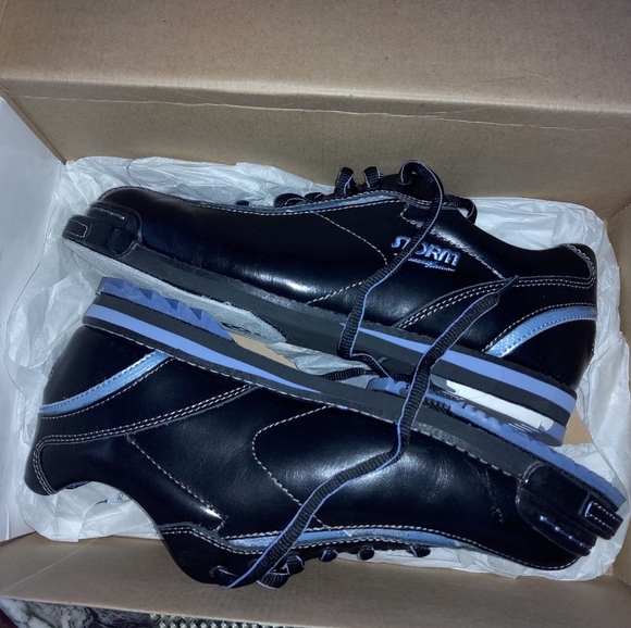 Storm Bowling Shoes - Women's Bowling Shoes Premium Leather 8&1/2 wide!!